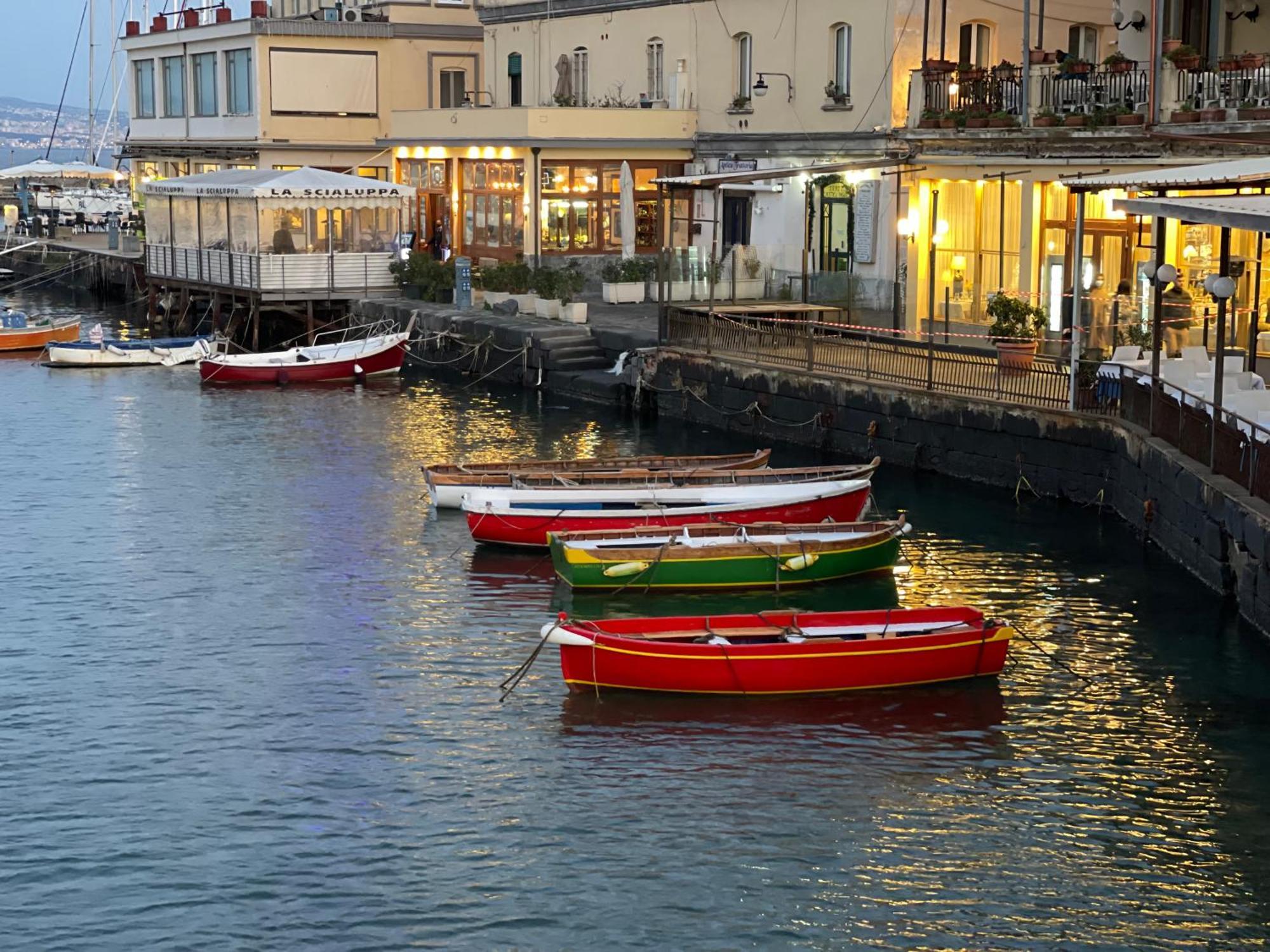 Golfo Di Napoli, Metro-taxi Appartamento *